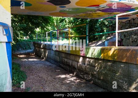 RAK-patak Bach im trockenen Sommer, ausgetrocknetes Flussbett, Sopron, Ungarn Stockfoto