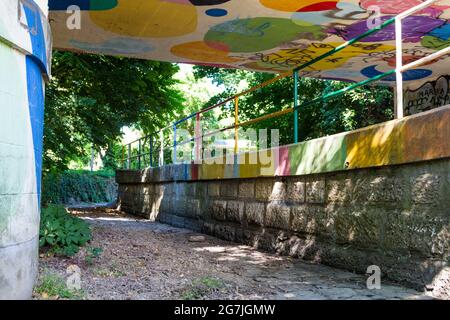 RAK-patak Bach im trockenen Sommer, ausgetrocknetes Flussbett, Sopron, Ungarn Stockfoto