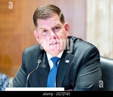 Washington, DC, USA. Juli 2021. 14. Juli 2021 - Washington, DC, Vereinigte Staaten: US-Arbeitsminister MARTY WALSH spricht bei einer Anhörung des Unterausschusses für Arbeit, Gesundheit und menschliche Dienste, Bildung und verwandte Agenturen des Senats. Quelle: Michael Brochstein/ZUMA Wire/Alamy Live News Stockfoto