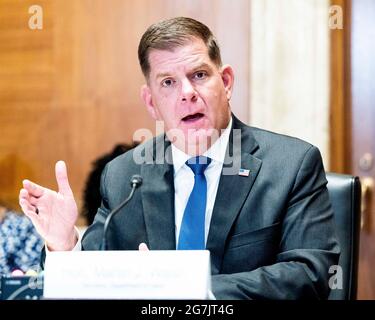 Washington, DC, USA. Juli 2021. 14. Juli 2021 - Washington, DC, Vereinigte Staaten: US-Arbeitsminister MARTY WALSH spricht bei einer Anhörung des Unterausschusses für Arbeit, Gesundheit und menschliche Dienste, Bildung und verwandte Agenturen des Senats. Quelle: Michael Brochstein/ZUMA Wire/Alamy Live News Stockfoto