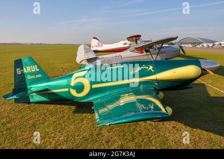 Levier Cosmic Wind G-ARUL nannte Ballerina, einen kleinen einmotorigen, einsitzigen Rennmonoplaner. FAA-Kategorie Stockfoto