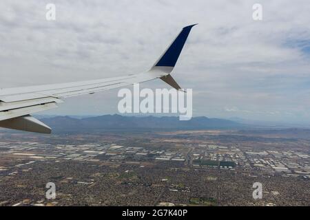 Luftaufnahme von North Phoenix, Arizona entlang Blick nach Osten auf dem Flugzeug in den USA Stockfoto