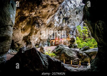 Phraya Nakhon Cave, Khua Kharuehat Pavillion Tempel im Khao Sam ROI Yot Nationalpark in Prachuap Khiri Khan, Thailand Stockfoto