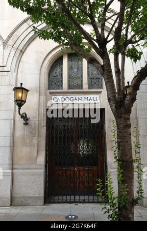 Die Eingangstür der Cadogan-Halle. Stockfoto