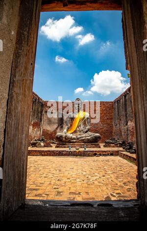 Wat Worachettharam Tempel, sitzender buddha in Phra Nakhon Si Ayutthaya, historische Stadt in Thailand Stockfoto