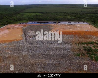 alagoinhas, bahia, brasilien - 2. Mai 2019: Luftaufnahme einer Deponie in der Stadt Alagoinhas. Stockfoto