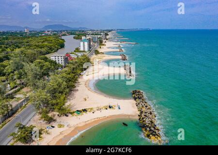 Luftaufnahme des PMY Beach in Rayong, Thailand Stockfoto