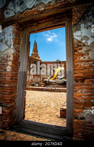 Wat Worachettharam Tempel, sitzender buddha in Phra Nakhon Si Ayutthaya, historische Stadt in Thailand Stockfoto