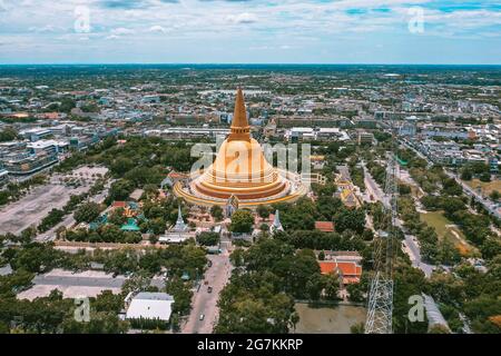 Wat Phra Pathom Chedi Ratchaworamahawihan oder Wat Phra Pathommachedi Ratcha Wora Maha Wihan, in Nakhon Pathom, Thailand Stockfoto