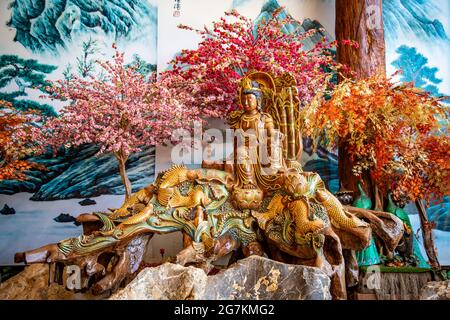 Wat Metta Thamrat oder Wat Metta Tham Photiyan in Kanchanaburi, Thailand Stockfoto