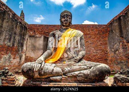 Wat Worachettharam Tempel, sitzender buddha in Phra Nakhon Si Ayutthaya, historische Stadt in Thailand Stockfoto