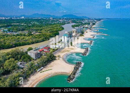 Luftaufnahme des PMY Beach in Rayong, Thailand Stockfoto