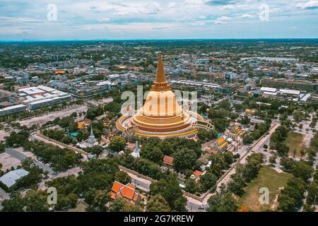 Wat Phra Pathom Chedi Ratchaworamahawihan oder Wat Phra Pathommachedi Ratcha Wora Maha Wihan, in Nakhon Pathom, Thailand Stockfoto