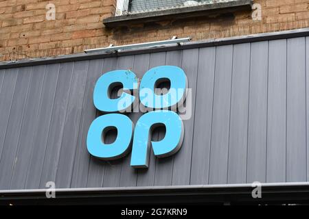 Coop Supermarkt außen Logo Zeichen eines großen britischen Lebensmitteleinzelhändlers Stockfoto