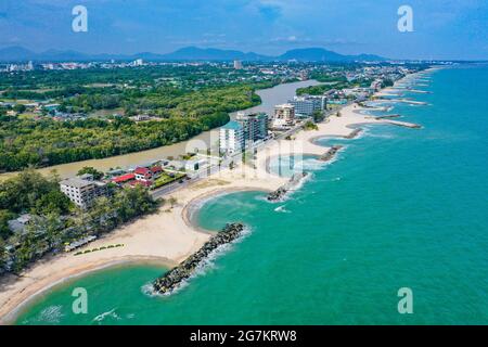 Luftaufnahme des PMY Beach in Rayong, Thailand Stockfoto