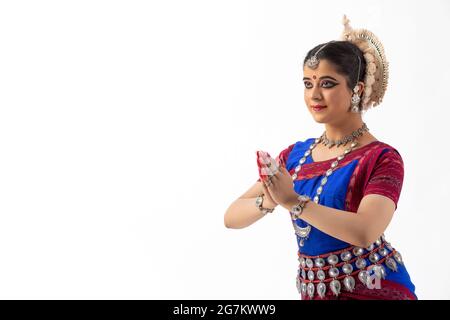 Odissi-Tänzerin mit Namaste-Mudra Stockfoto