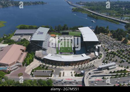 Eine Luftaufnahme des Husky Stadions auf dem Campus der University of Washington, Mittwoch, 14. Juli 2021, in Seattle. Die Anlage ist die Heimat von t Stockfoto