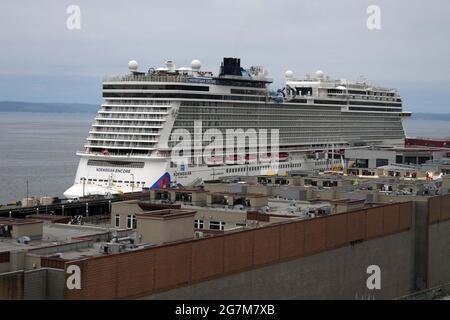 Das norwegische Kreuzfahrtschiff Norwegian Encore wird am Mittwoch, den 15. Juli 2021, in Seattle angedockt. Stockfoto