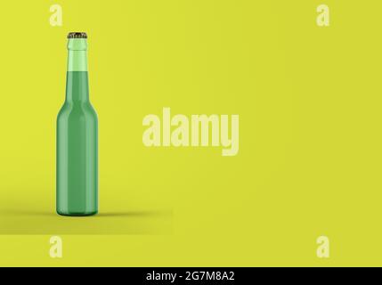 Bierglasflaschen werden isoliert getrunken Stockfoto