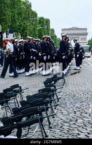Paris, Frankreich, 14. Juli. Militärparade am 14. Juli 2021 auf den Champs-Elysées von Paris anlässlich des Nationalfeiertages. Für diese Ausgabe mobilisierte die Parade 5,000 Teilnehmer, darunter 4,300 Soldaten zu Fuß, 71 Flugzeuge, 25 Hubschrauber, 221 Fahrzeuge und 200 Pferde der Republikanischen Garde. Photo Kelly LinSale/bePress Photo Agency/ABACAPRESS.COM Stockfoto
