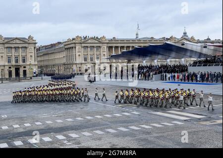 Paris, Frankreich, 14. Juli. Militärparade am 14. Juli 2021 auf den Champs-Elysées von Paris anlässlich des Nationalfeiertages. Für diese Ausgabe mobilisierte die Parade 5,000 Teilnehmer, darunter 4,300 Soldaten zu Fuß, 71 Flugzeuge, 25 Hubschrauber, 221 Fahrzeuge und 200 Pferde der Republikanischen Garde. Photo Kelly LinSale/bePress Photo Agency/ABACAPRESS.COM Stockfoto