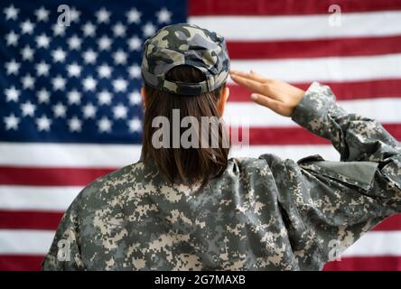 US Army Military Soldier Veteran Portrait Against Flag Stockfoto