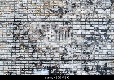 Texture Mosaik Rechtecke monochrome Grunge-Textur. Fotoelement im Loft-Stil. Stockfoto