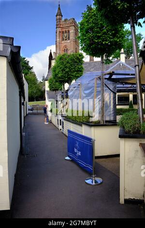 Überdachter Ess- und Trinkbereich im Freien des Black Bull Inn & Hotel in Moffat Stockfoto