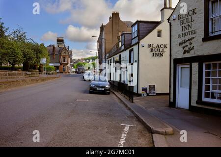 Das Black Bull Inn & Hotel am Kirchentor in Moffat. Blick in Richtung Stadtzentrum Stockfoto