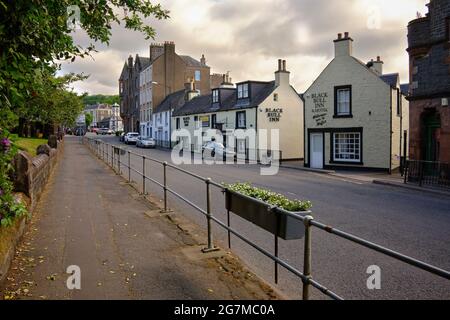 Das Black Bull Inn & Hotel am Kirchentor in Moffat. Blick in Richtung Stadtzentrum Stockfoto