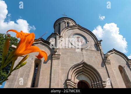 Spassky-Kathedrale an sonnigen Sommertagen im Andronikov-Kloster in Moskau. Stockfoto