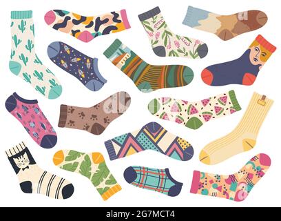 Socken. Niedliche modische Socken mit verschiedenen niedlichen trendigen Designs und Mustern. Stilvolle Baumwollsocke, Mode Kleidung Accessoires Vektor-Set. Bunte Sammlung mit Pflanzen, Raketen, Tiere Stock Vektor