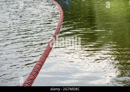 Abgrenzung für Schwimmer im See, Schwimmseile, Schwimmbahnen