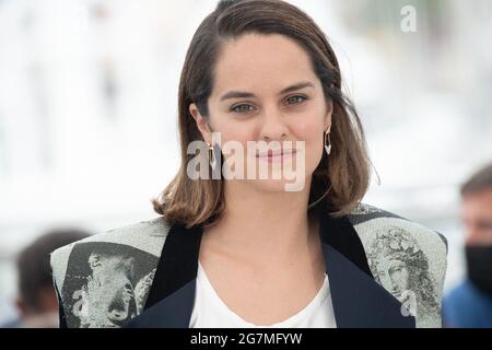 Cannes, Frankreich, 15. Juli 2020. Noemie Merlant nimmt am 14. Juli 2021 an den Les Olympiades (13. Pariser Bezirk) während der 74. Jährlichen Filmfestspiele von Cannes in Cannes, Frankreich, Teil. Foto von David Niviere/ABACAPRESS.COM Quelle: Abaca Press/Alamy Live News Stockfoto