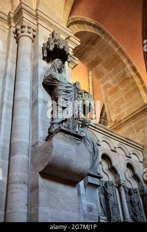 Bamberg, Deutschland: Innenraum des Bamberger Doms, ein spätromanisches Gebäude mit vier Türmen Stockfoto