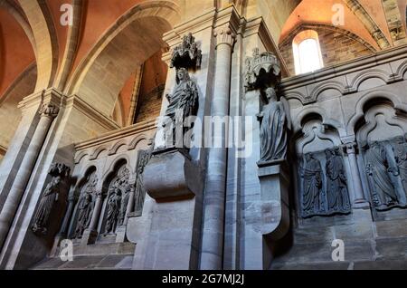 Bamberg, Deutschland: Innenraum des Bamberger Doms, ein spätromanisches Gebäude mit vier Türmen Stockfoto