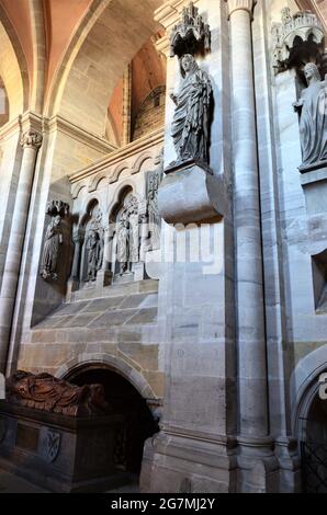 Bamberg, Deutschland: Innenraum des Bamberger Doms, ein spätromanisches Gebäude mit vier Türmen Stockfoto