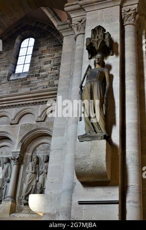 Bamberg, Deutschland: Innenraum des Bamberger Doms, ein spätromanisches Gebäude mit vier Türmen Stockfoto