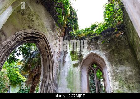 Ruine von St. Dunstan in der Ostkirche beschädigt in der Blitz, jetzt in einen öffentlichen Garten umgewandelt, London, Großbritannien Stockfoto