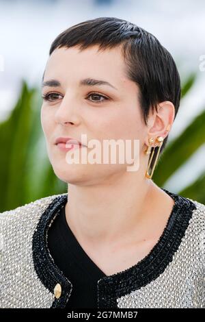 Palais des Festivals, Cannes, Frankreich. Juli 2021. Jehnny Beth posiert beim 'Paris 13th' Photocall. Bild nach Kredit: Julie Edwards/Alamy Live News Stockfoto