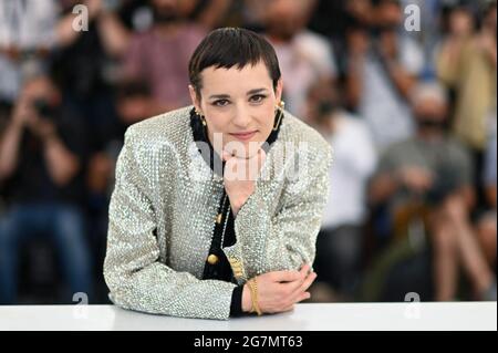 Jehnny Beth nimmt am 15. Juli 2021 an der 13. Fotocall in Paris im Rahmen der 74. Internationalen Filmfestspiele von Cannes in Cannes, Frankreich, Teil. Foto von Aurore Marechal/ABACAPRESS.COM Stockfoto