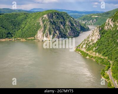 Wunderschöne Landschaft in den großen Kesseln der Donau, Dubova, Rumänien Stockfoto