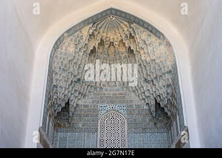 Muqarnas aka Stalaktitenarbeit & Wabenarbeit, Gur Emir Mausoleum, Samarkand, Usbekistan Stockfoto