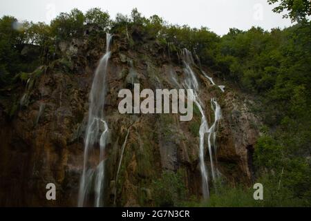 Parque natural de Plivitche en Croacia, Caídas de agua, grandes lagos, bosques mediterráneos y lugares de Ensueño Stockfoto