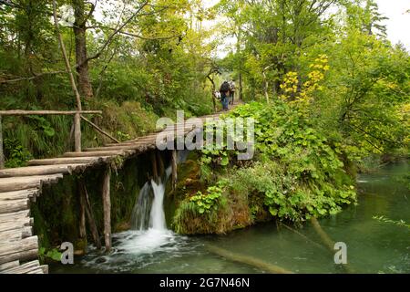 Parque natural de Plivitche en Croacia, Caídas de agua, grandes lagos, bosques mediterráneos y lugares de Ensueño Stockfoto