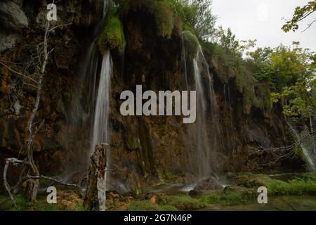 Parque natural de Plivitche en Croacia, Caídas de agua, grandes lagos, bosques mediterráneos y lugares de Ensueño Stockfoto