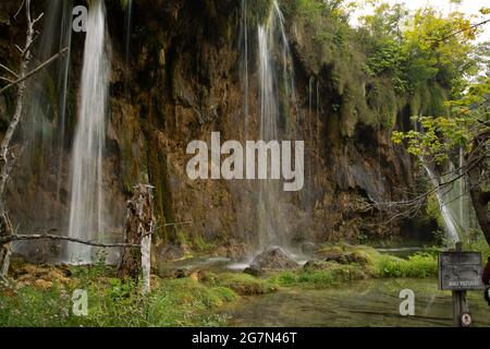 Parque natural de Plivitche en Croacia, Caídas de agua, grandes lagos, bosques mediterráneos y lugares de Ensueño Stockfoto