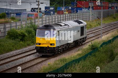 DC Rail - Class 60 - 60029 'Clitheroe Castle', Verkehrsampel, vorbei an DIRFT Stockfoto