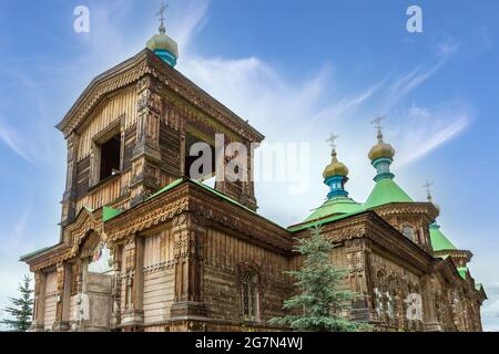 Hölzerne, Heilige Dreifaltigkeit Russische Orthodoxe Kathedrale, Karakol, früher bekannt als Przhevalsk, Kirgisistan Stockfoto