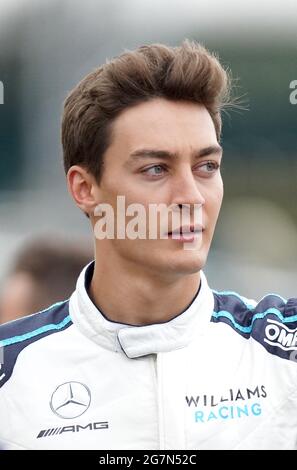 Williams-Fahrer George Russell vor dem Grand Prix von Großbritannien in Silverstone, Towcester. Bilddatum: Donnerstag, 15. Juli 2021. Stockfoto